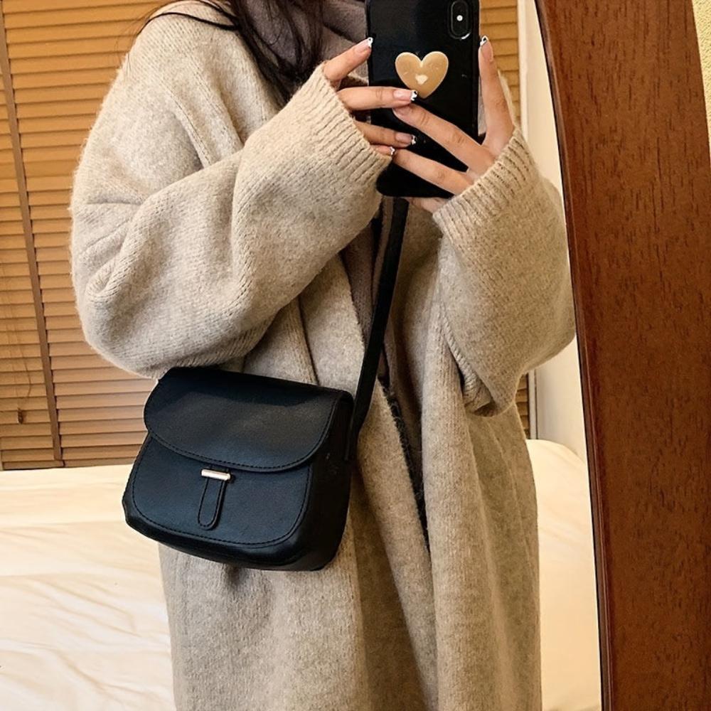 Chic Saddle Crossbody Bag